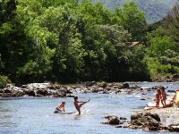 Niños en el río Santa Rosa